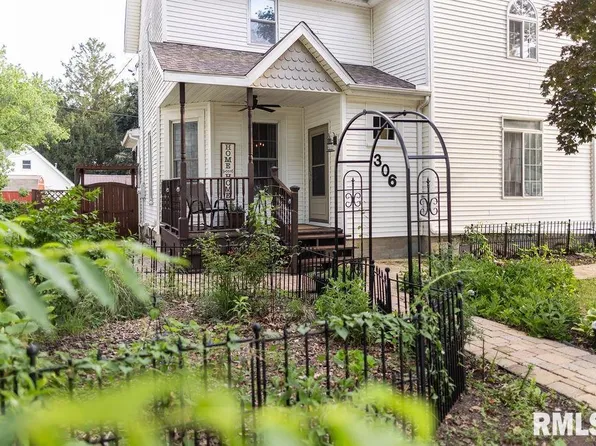 306 W Fremont St, Elmwood, IL 61529