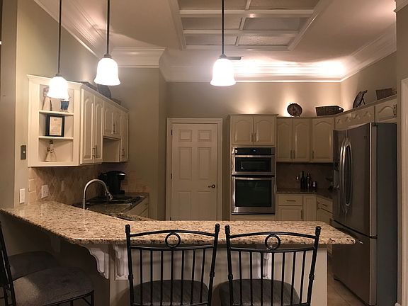 5th image of 2158 Hawkcrest Dr E