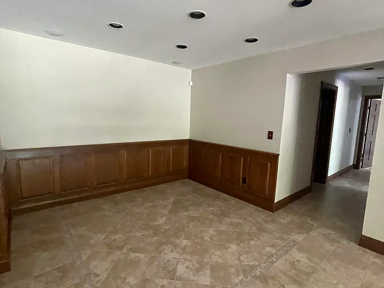 4390 N River Rd — Photo 12