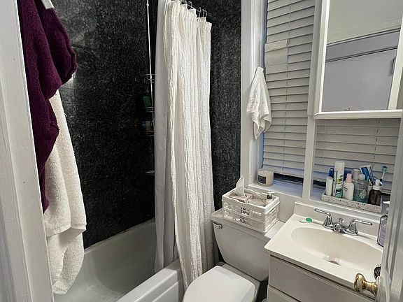 5th image of 526 E 11th St APT 6