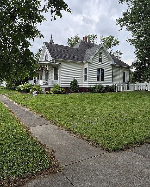1st image of 209 N Main St