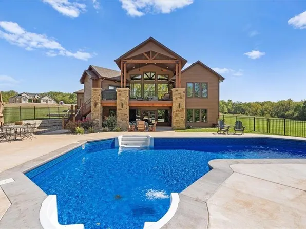 29274 W 226th Ct, Spring Hill, KS 66083