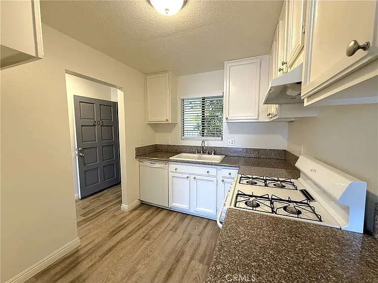 1212 Gladys Ave #303 — Photo 7