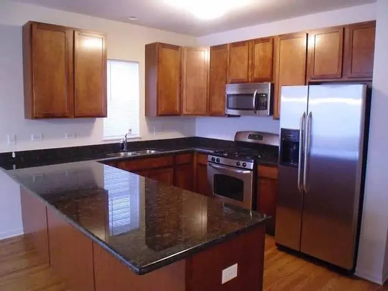 Modern 2 Bed, 2 Bath Unit in Chicago | Available Oct 2024 | $2000/month — Photo 1