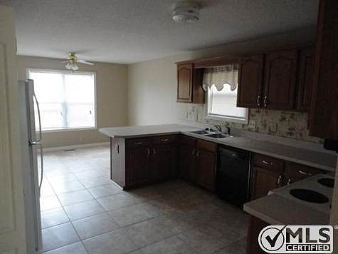 3rd image of 3414 E Henderson Way