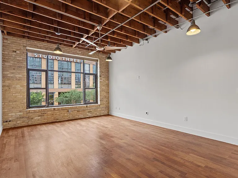 411 Brazos St — Photo 11