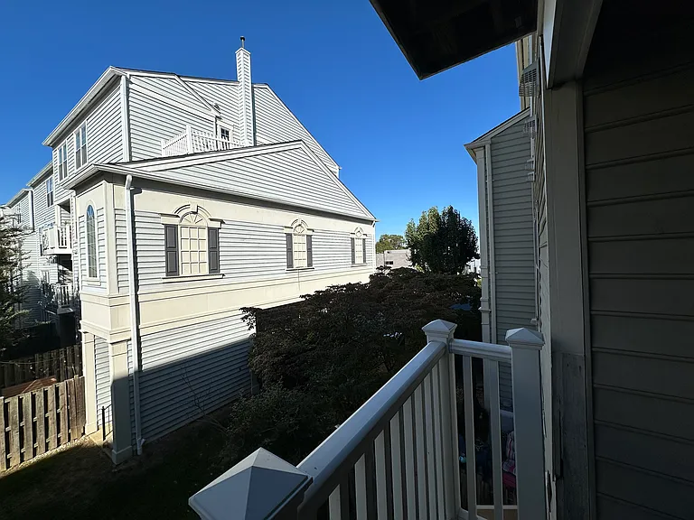1813 Kenwood Ave — Photo 12