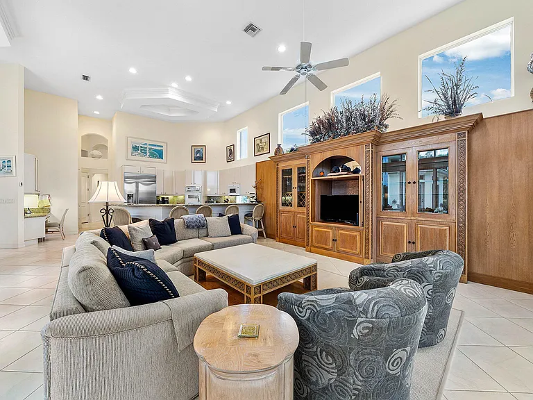 59 Saint James Dr — Photo 11