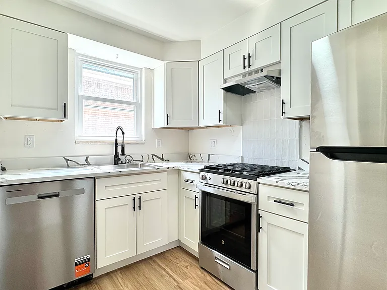 2919 Pioneer Ave #1 — Photo 2