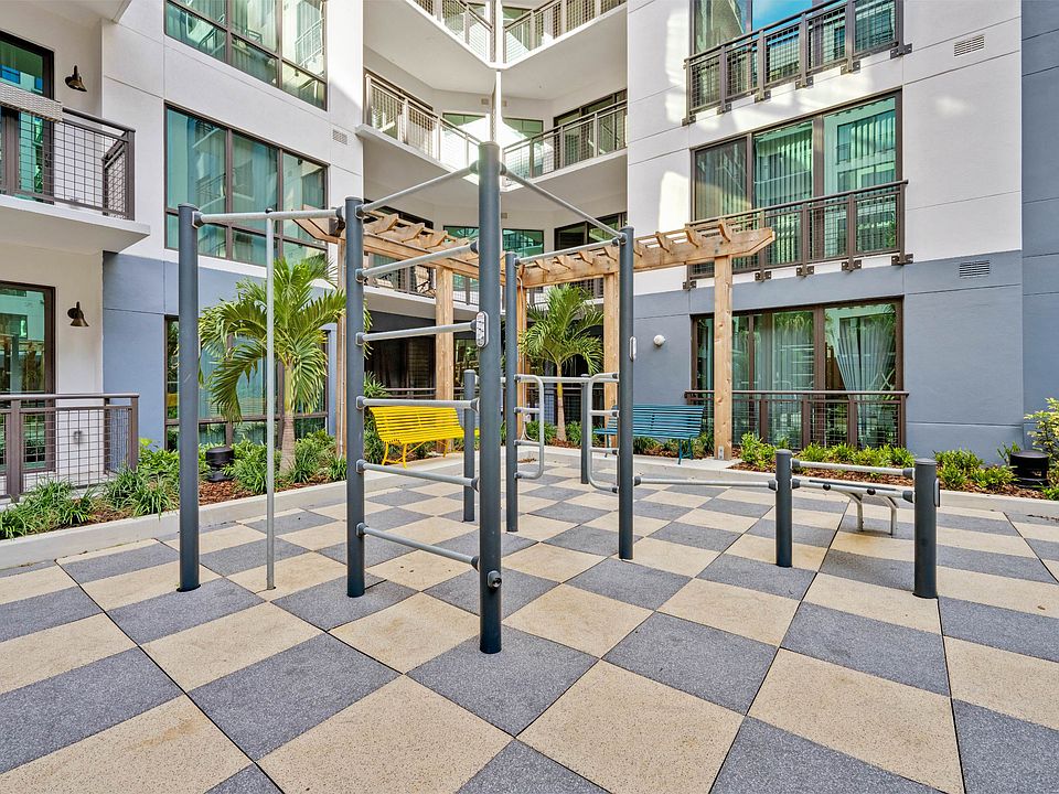 Building Photo 5