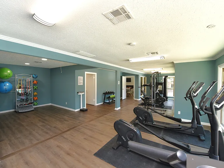 Woodbridge Crossing Apartments — Photo 26