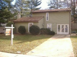 9032 Andromeda Dr, Burke, VA 22015