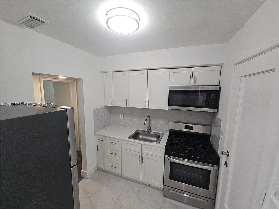 7435 Byron Ave #4