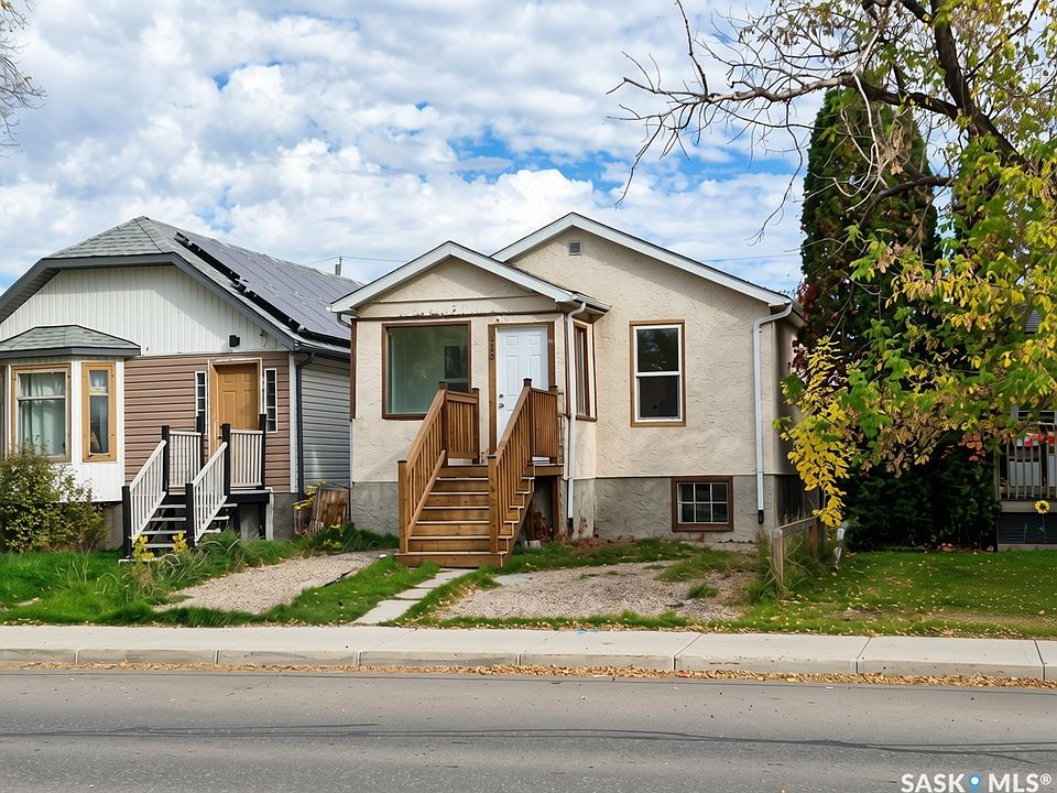1st image of 815 Elphinstone Street