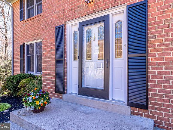 4th image of 10153 Tapestry Ct