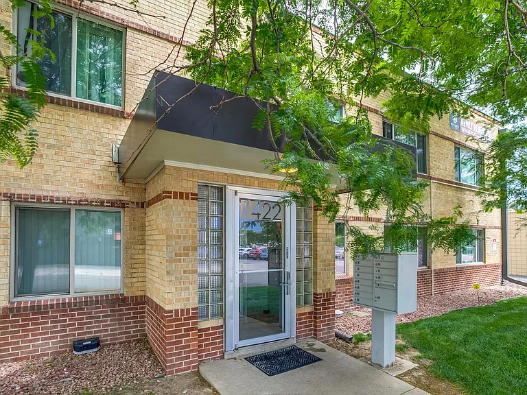 1422 Leyden St — Photo 14