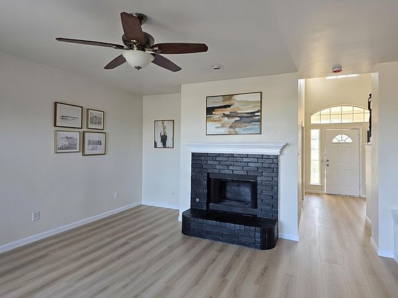 4th image of 2413 Redfield Dr