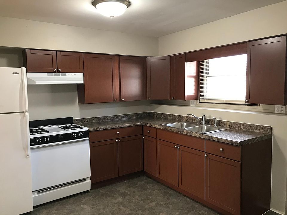 1st image of 385 Ann St APT 2