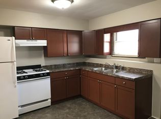 385 Ann St APT 2, South Elgin, IL 60177