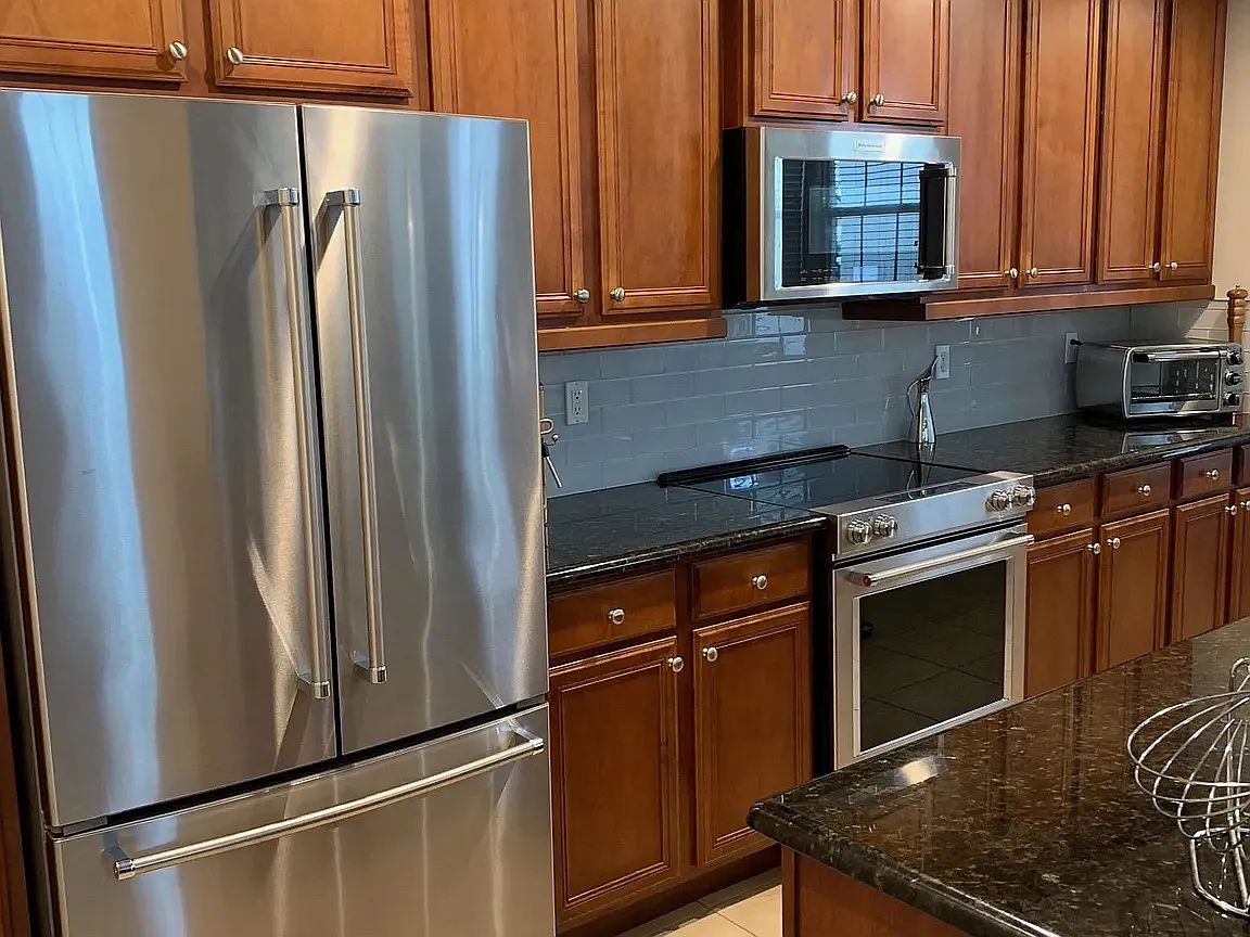 3 bed, 2.5 bath, 2054 sqft, $3,650 — Photo 4