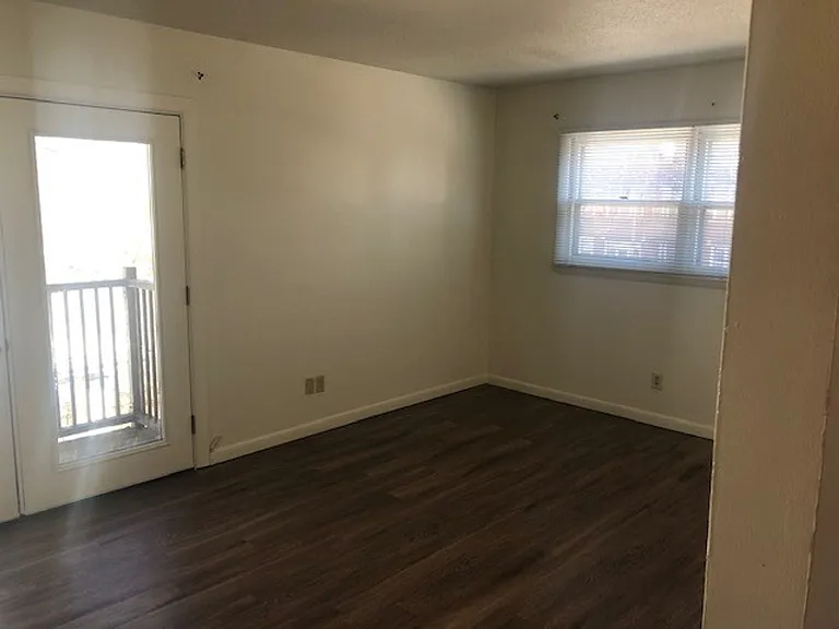405 N State St — Photo 5