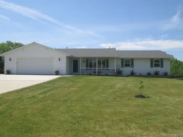106 Robin Ln, Oconto, WI 54153