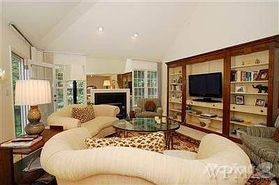 Living Room w. Fireplace