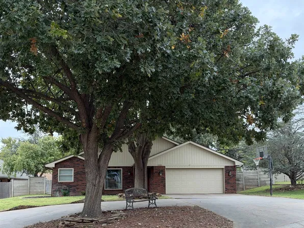 2401 Sherwood Ct, Woodward, OK 73801
