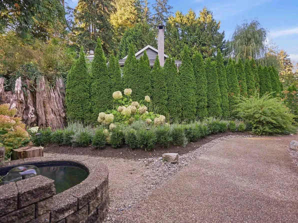 2207 Tanager Pl, North Vancouver, BC V7J 3R3