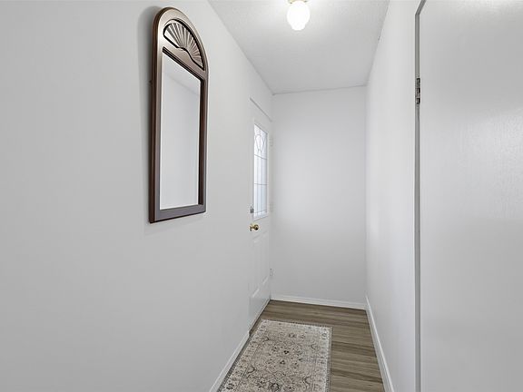4th image of 1090 Calmar Pl
