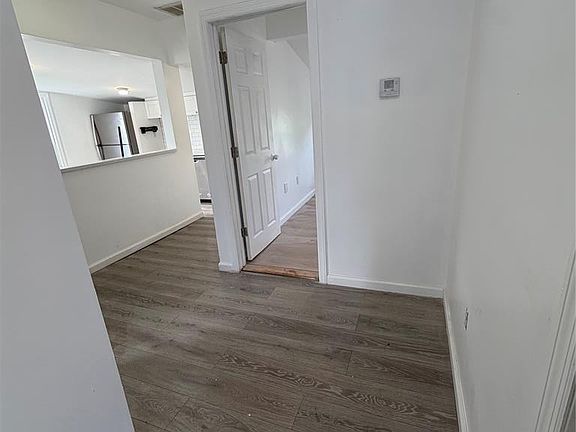 5th image of 48 Entwistle Ave