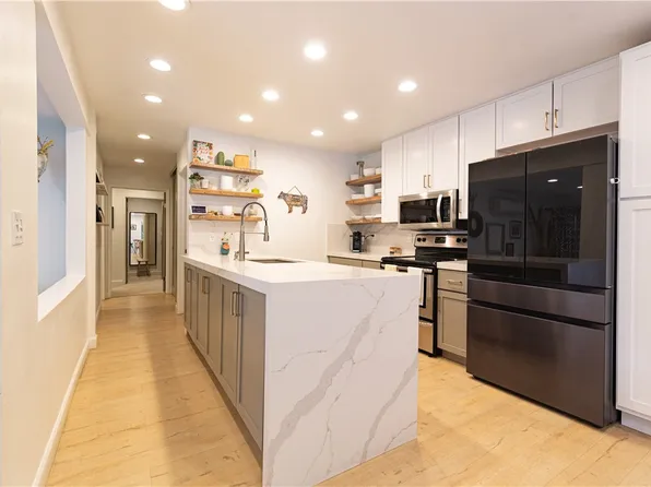 13691 Ruette Le Parc Unit A, Del Mar, CA 92014