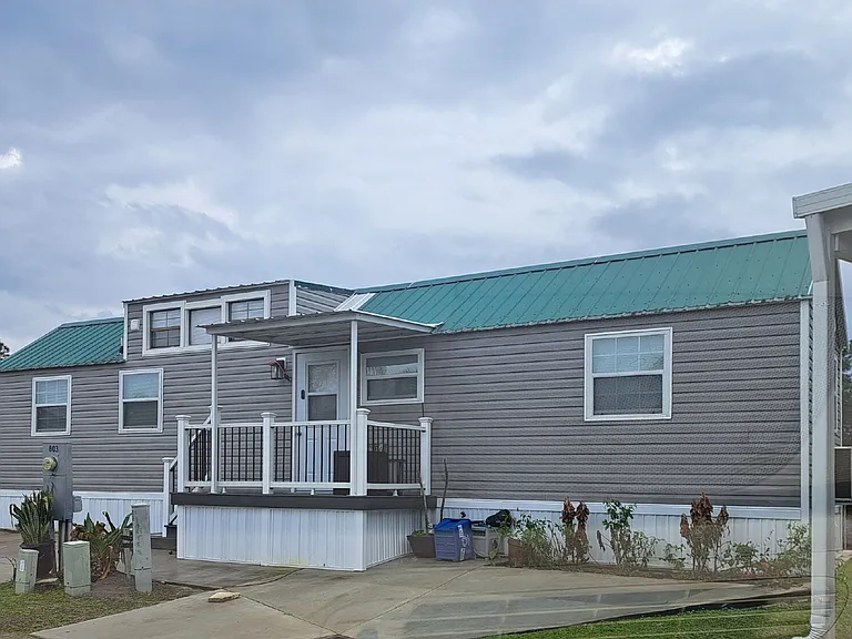 6184 Parkway E — Photo 1