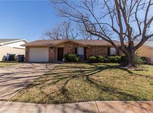 226 Springbranch Dr, Garland, TX 75043