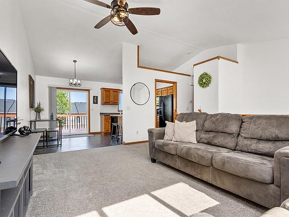 3rd image of 602 Eagle Ave
