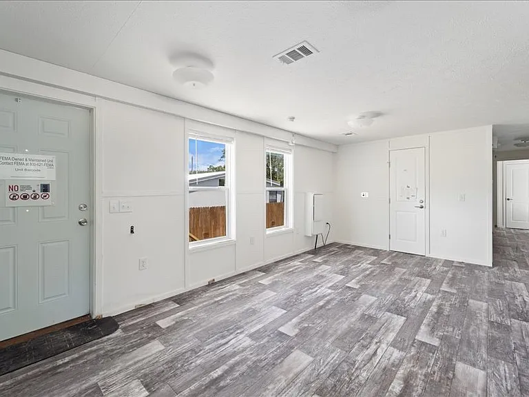 1038 Canopy Ln SW — Photo 7
