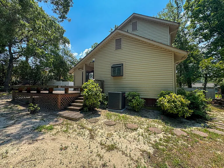 3832 Sarasota Dr — Photo 16