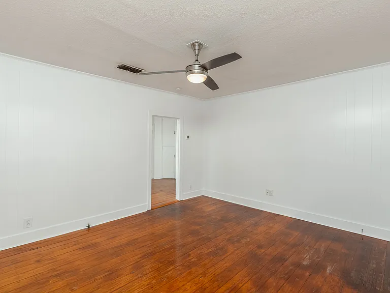 408 Bryan St — Photo 8