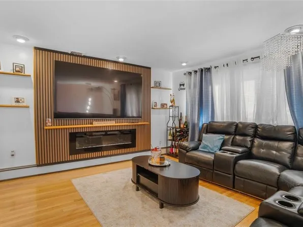 3 Vineland Ave, North Providence, RI 02911