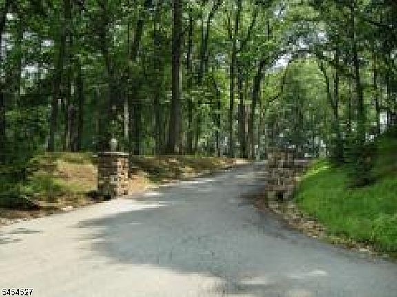 5th image of 15 Exmoor Dr