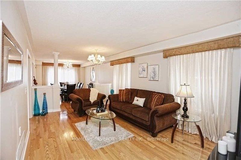 Brampton House for rent - 3 Bedrooms — photo 2