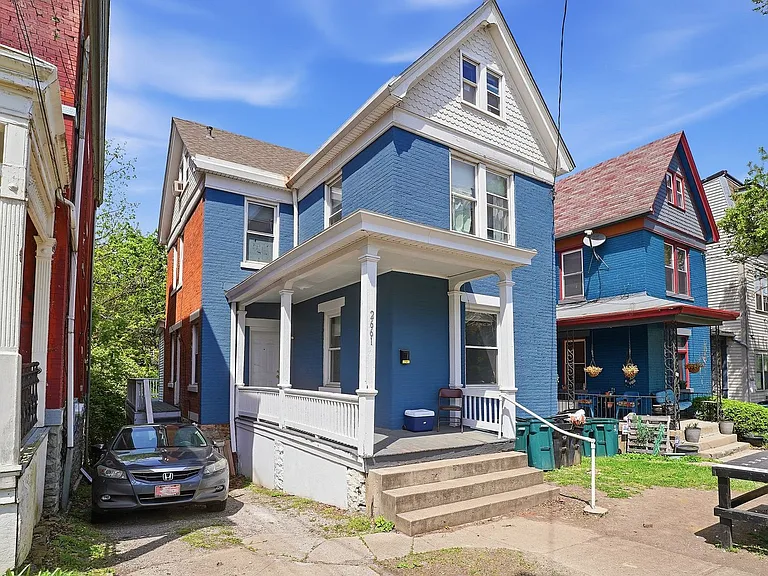 2661 Bellevue Ave — Photo 2