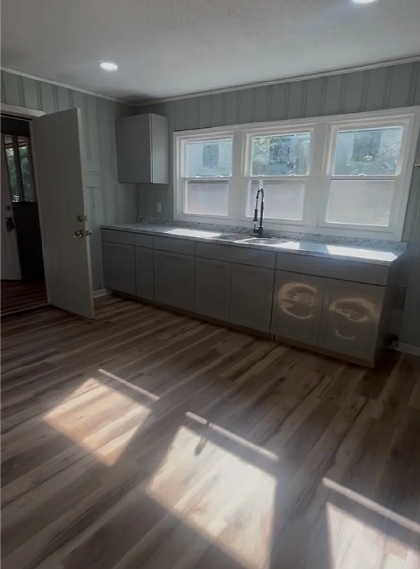 3 bed, 984 sqft, $1,395 — Photo 1