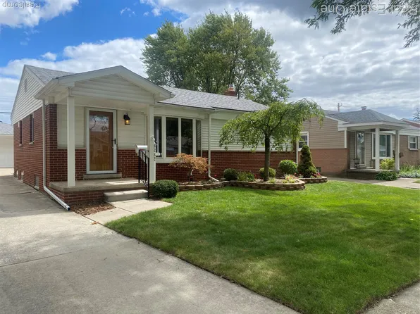 8262 Roselawn St, Westland, MI 48185