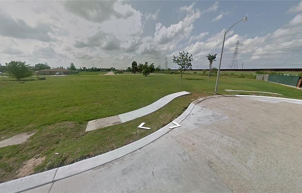 1st image of 4020 Hamlet Dr