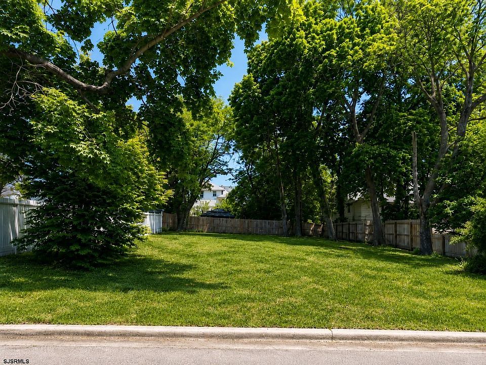 2nd image of 219 N 2nd St
