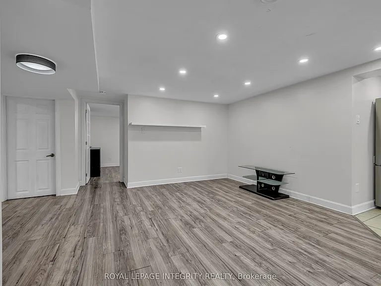 924 Rex Ave — Photo 14