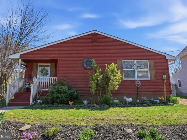 118 W Clinton St, Clayton, NJ 08312