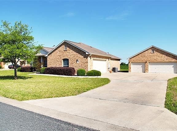 4th image of 111 Blanco Dr
