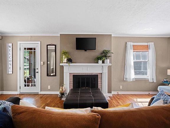 3rd image of 1243 W Gregory Blvd